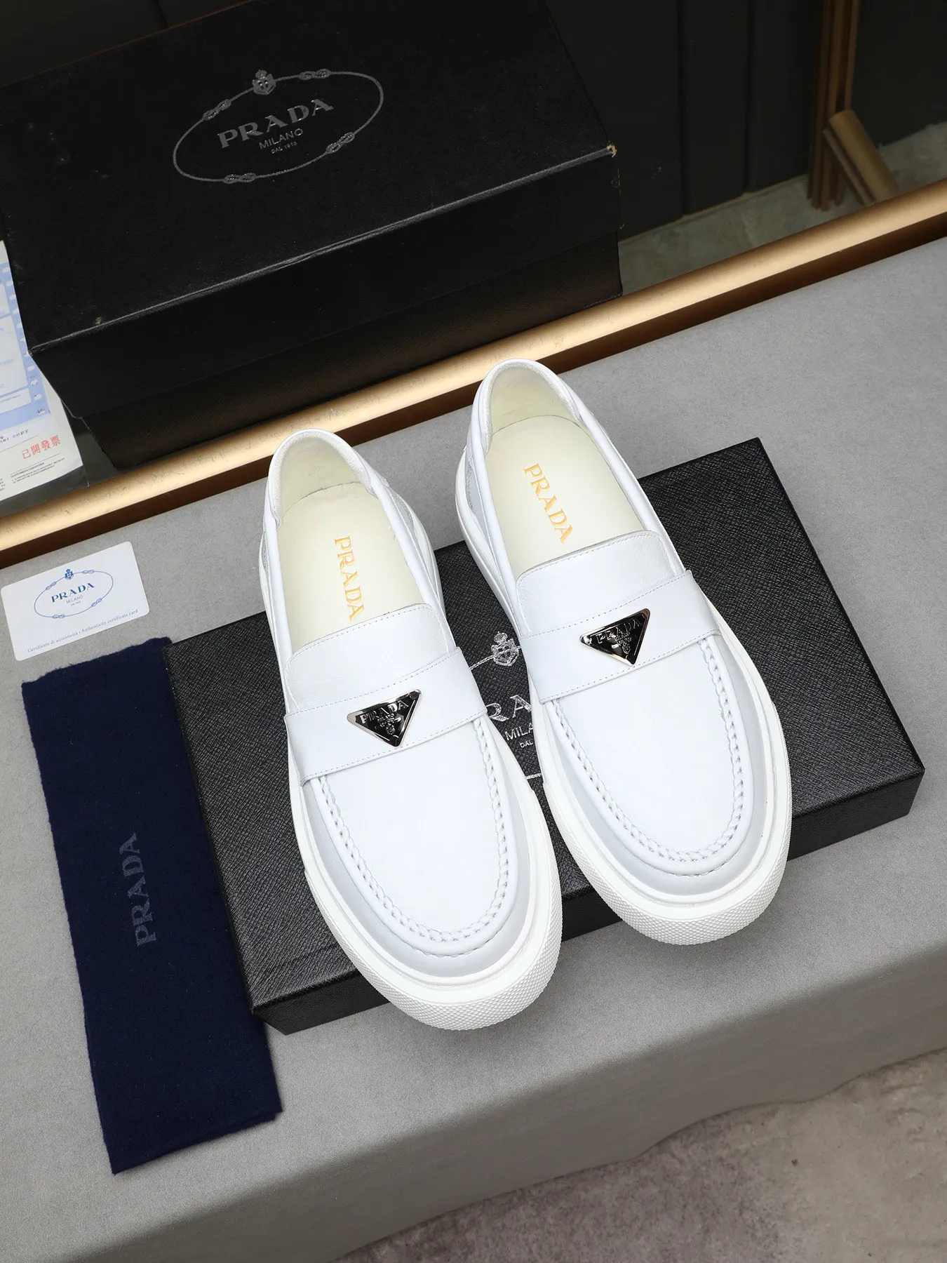 Men's Men's Shoes 💰500 Prada/Prada Men's new casual shoes, this upper is made of imported calfskin + sheep lining! The outsole is made of non-slip foam outsole, which feels good on your feet and is a fashionable and stylish item!  Size: 38-44 (45 customized)